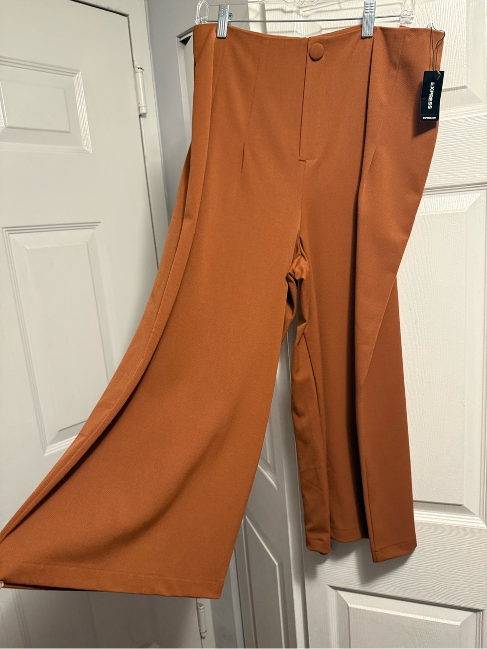 Express Wide-Leg Capris in Rust Orange